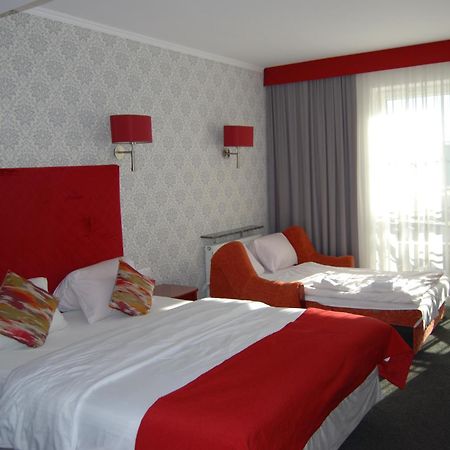 Amigo Hotel Sulejowek Bagian luar foto