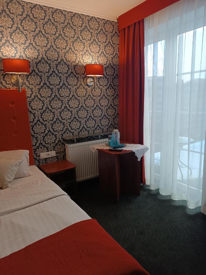 Amigo Hotel Sulejowek Bagian luar foto