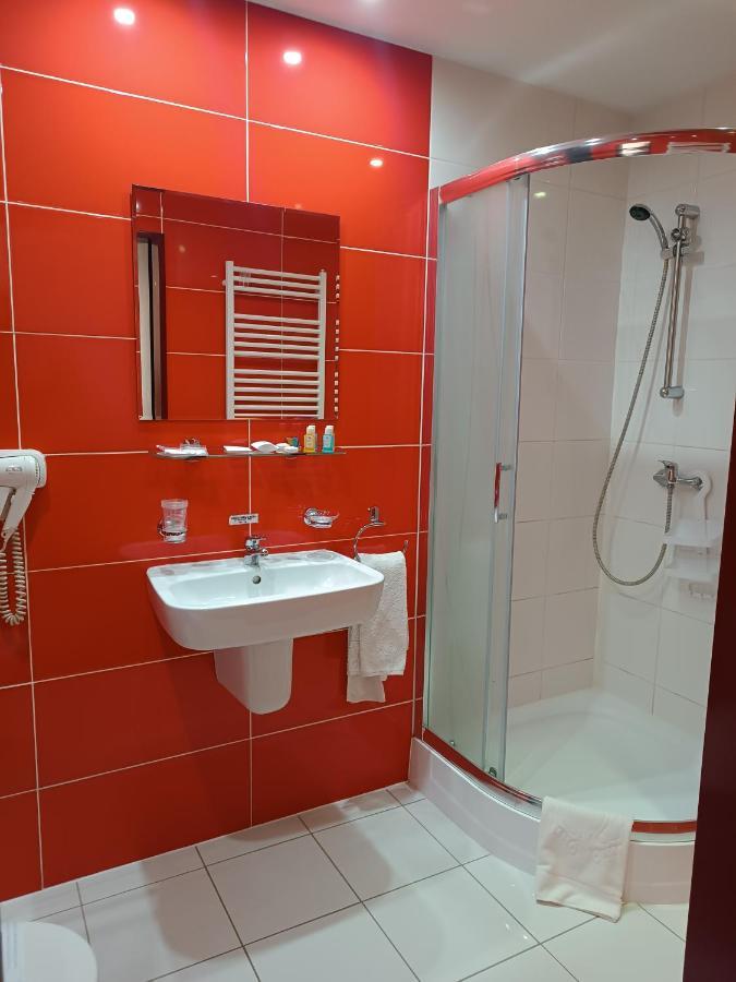 Amigo Hotel Sulejowek Bagian luar foto