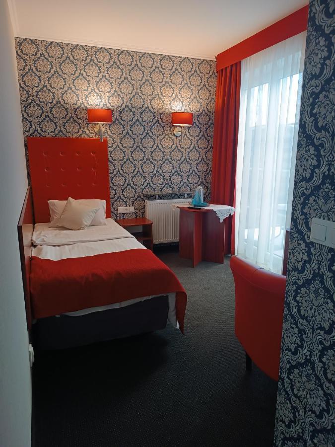 Amigo Hotel Sulejowek Bagian luar foto