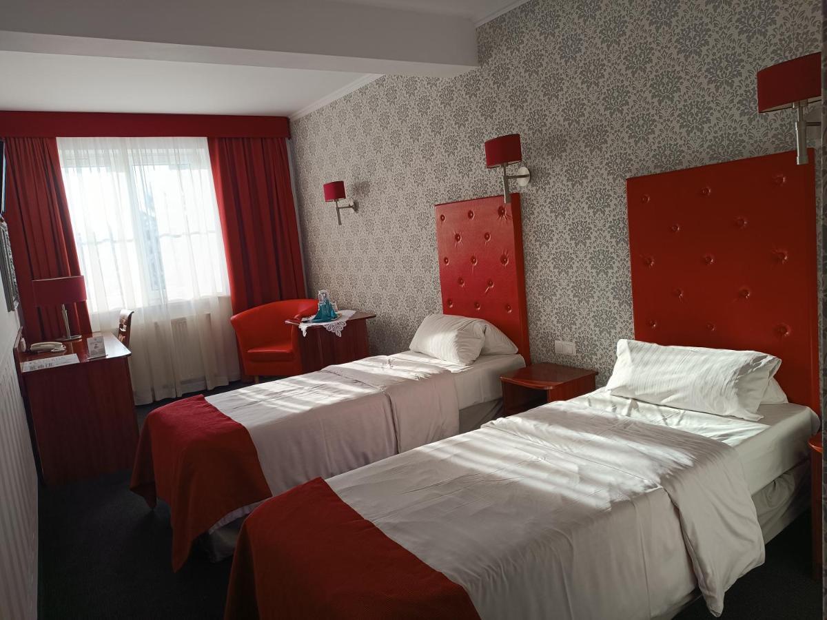 Amigo Hotel Sulejowek Bagian luar foto