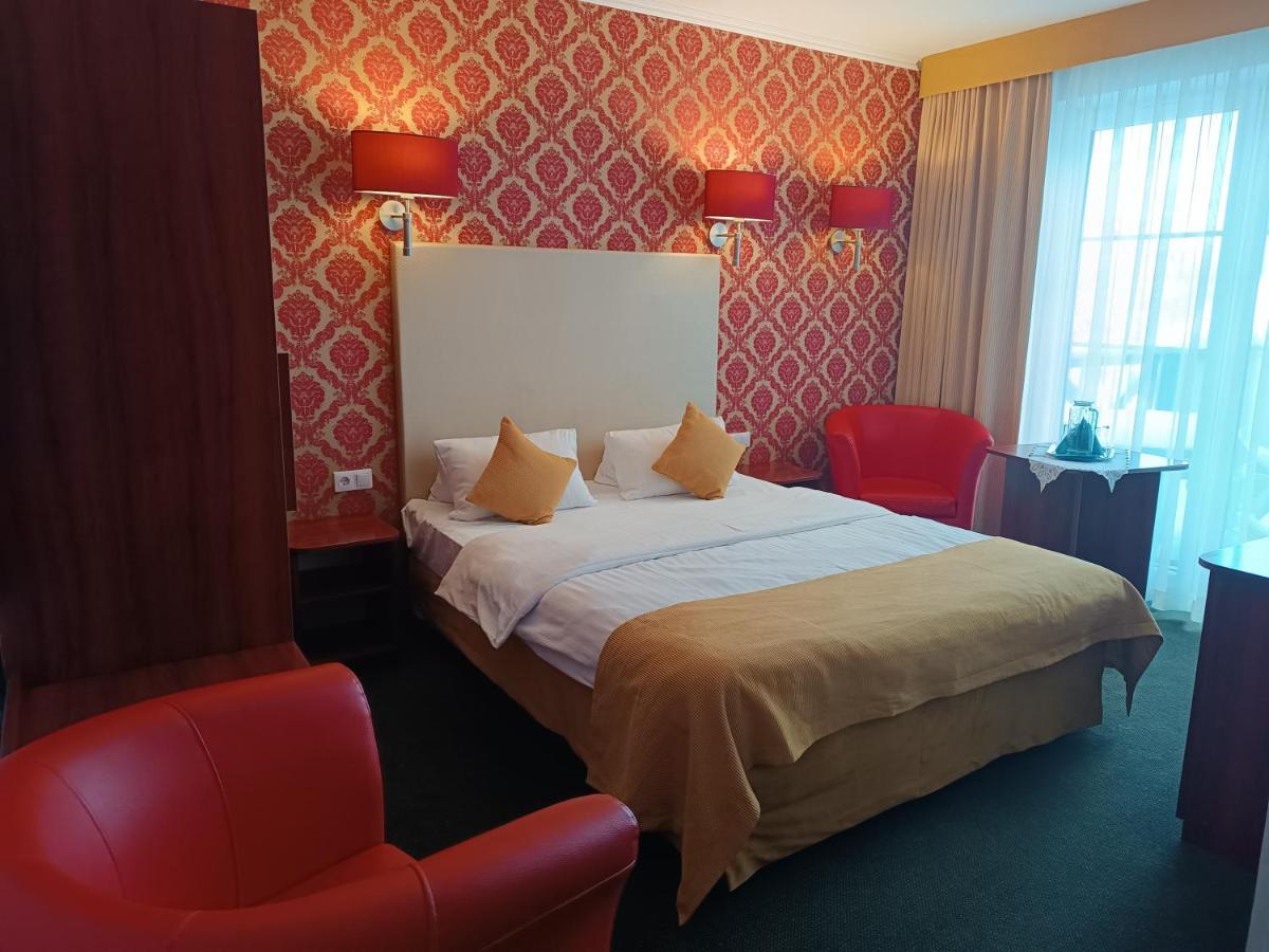 Amigo Hotel Sulejowek Bagian luar foto
