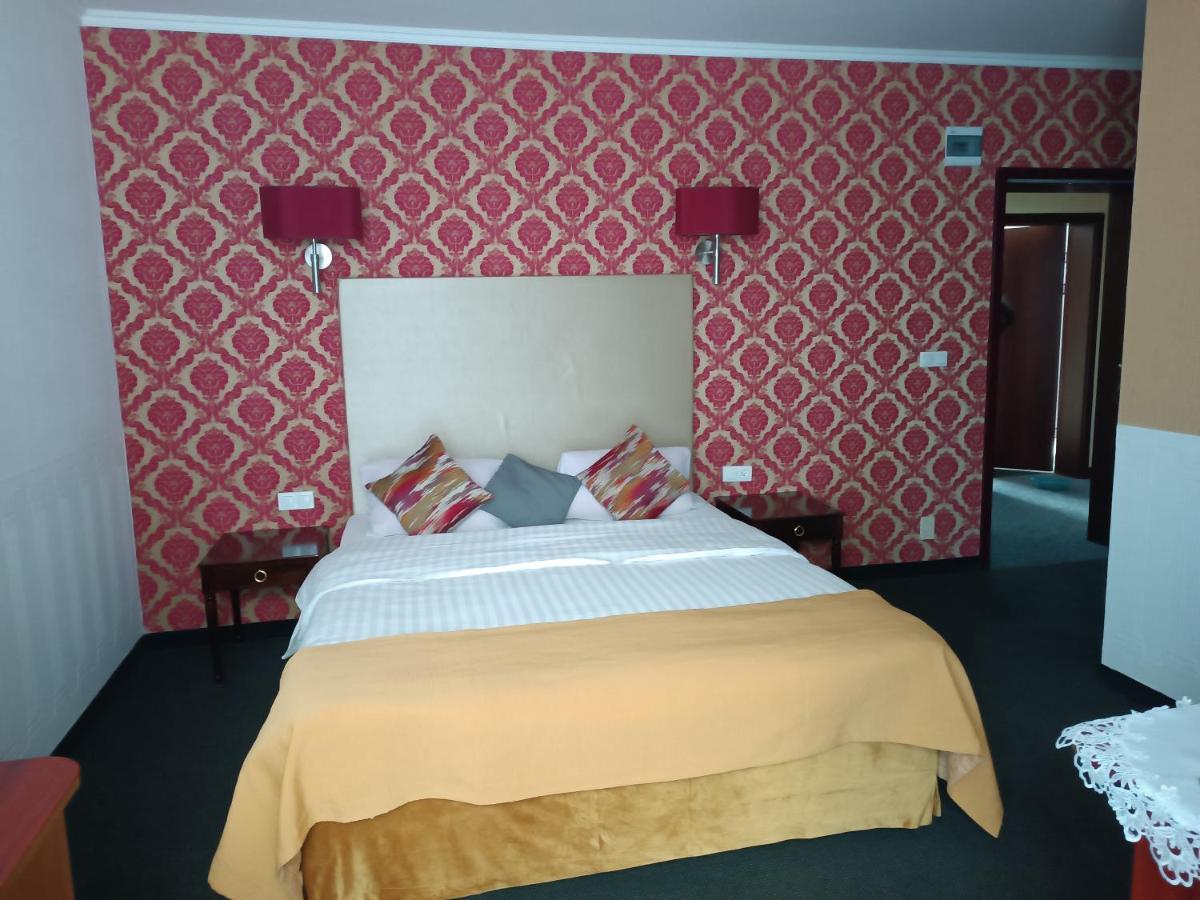 Amigo Hotel Sulejowek Bagian luar foto