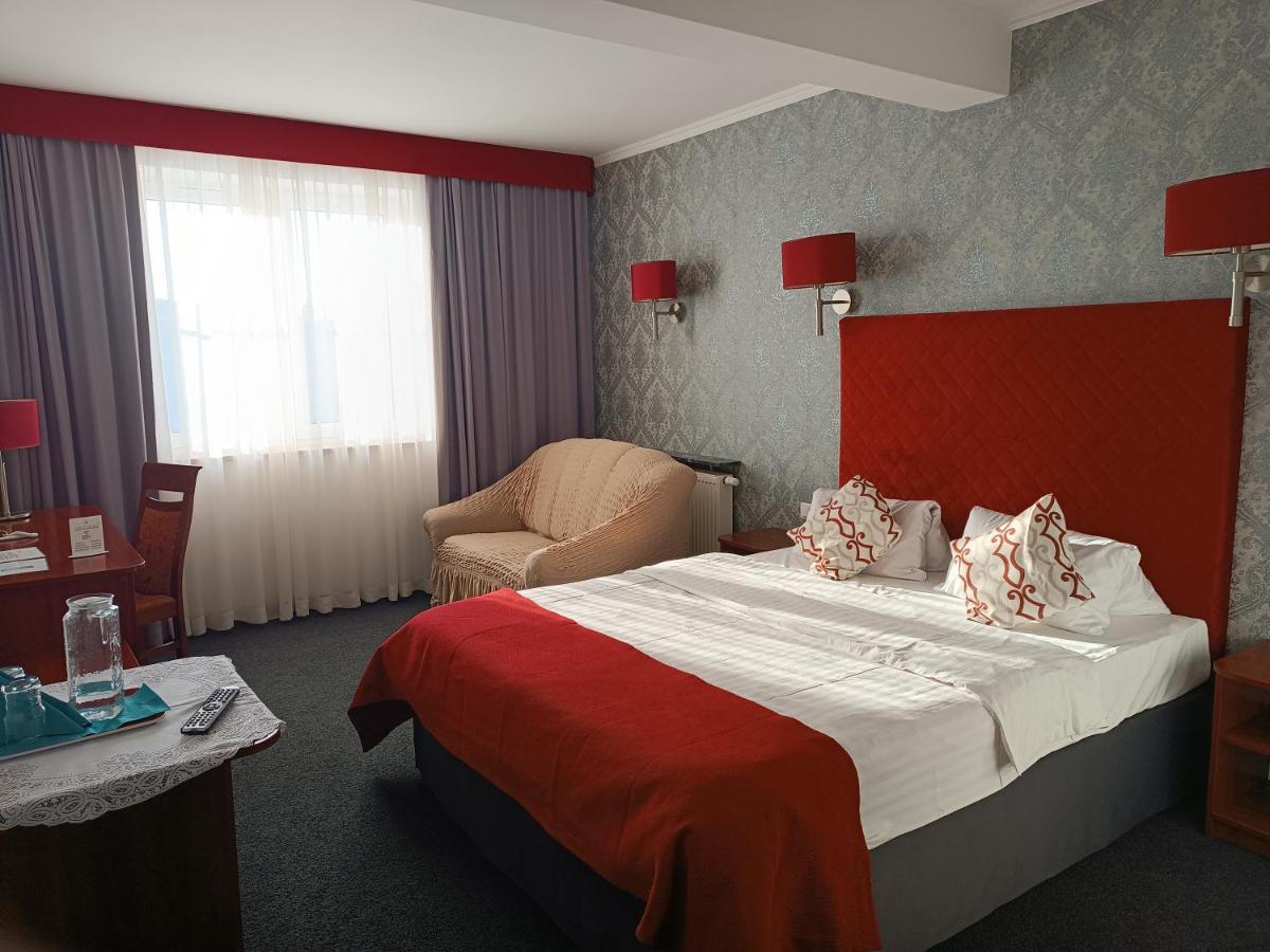 Amigo Hotel Sulejowek Bagian luar foto