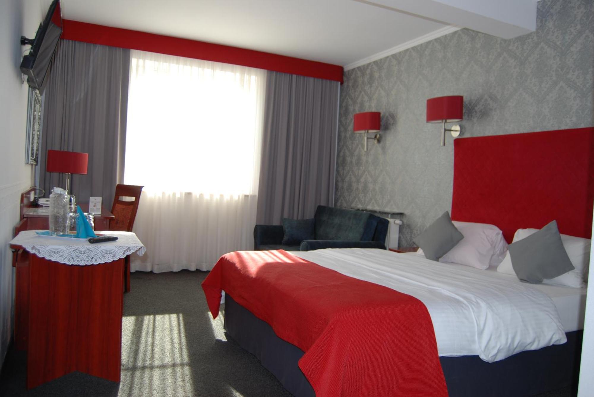 Amigo Hotel Sulejowek Bagian luar foto