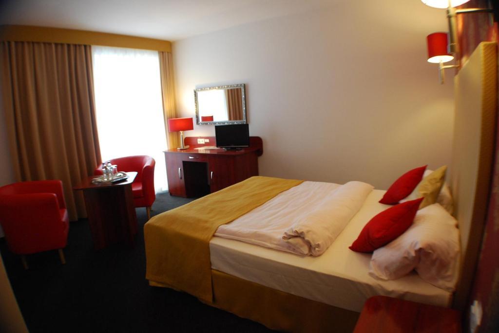 Amigo Hotel Sulejowek Ruang foto