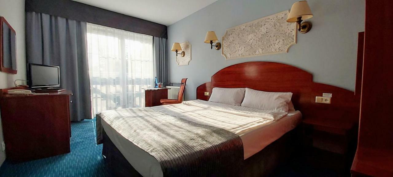 Amigo Hotel Sulejowek Bagian luar foto