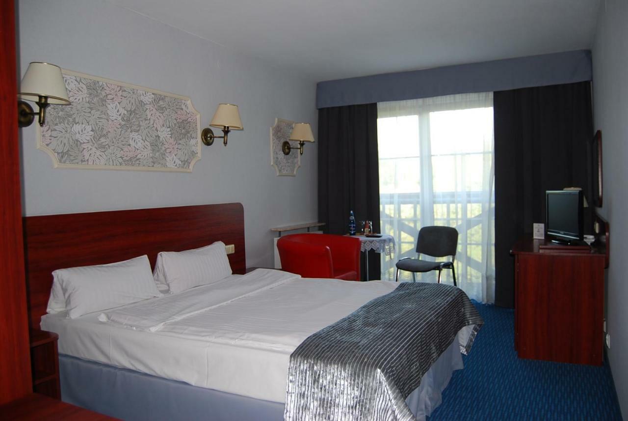 Amigo Hotel Sulejowek Bagian luar foto