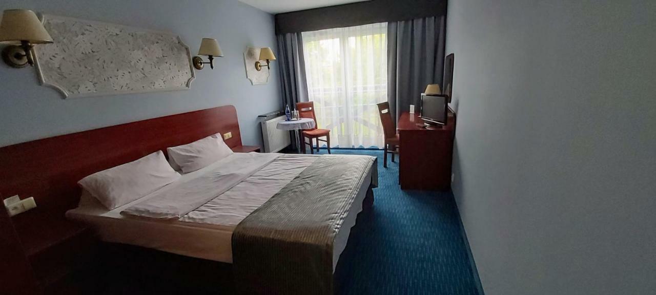 Amigo Hotel Sulejowek Bagian luar foto