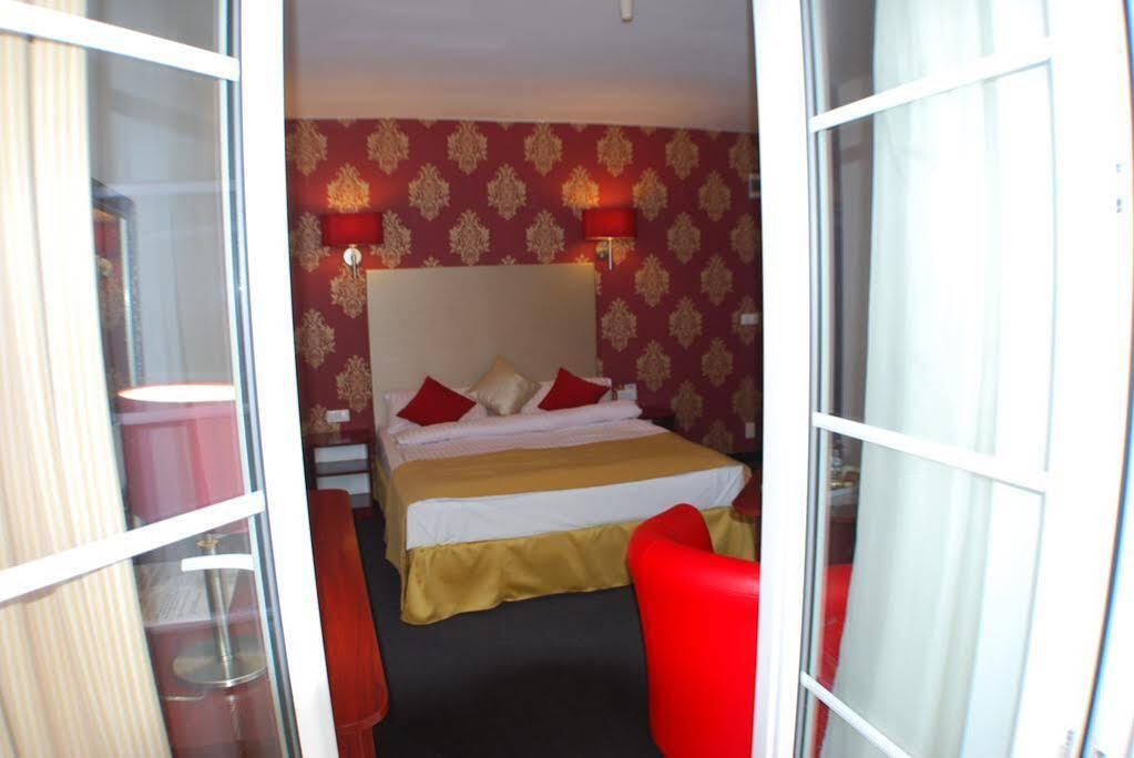 Amigo Hotel Sulejowek Bagian luar foto