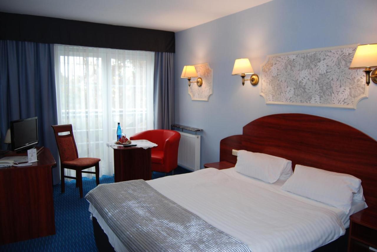 Amigo Hotel Sulejowek Bagian luar foto