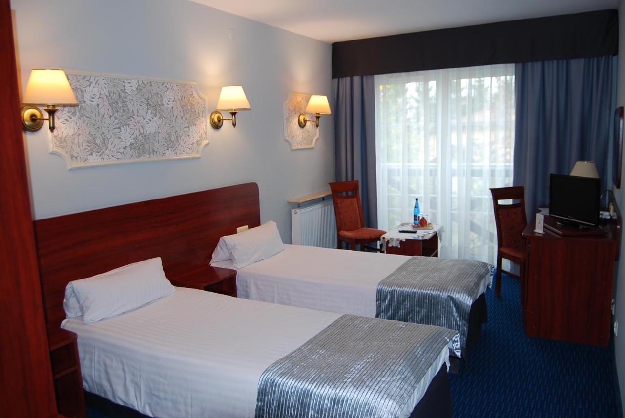 Amigo Hotel Sulejowek Bagian luar foto