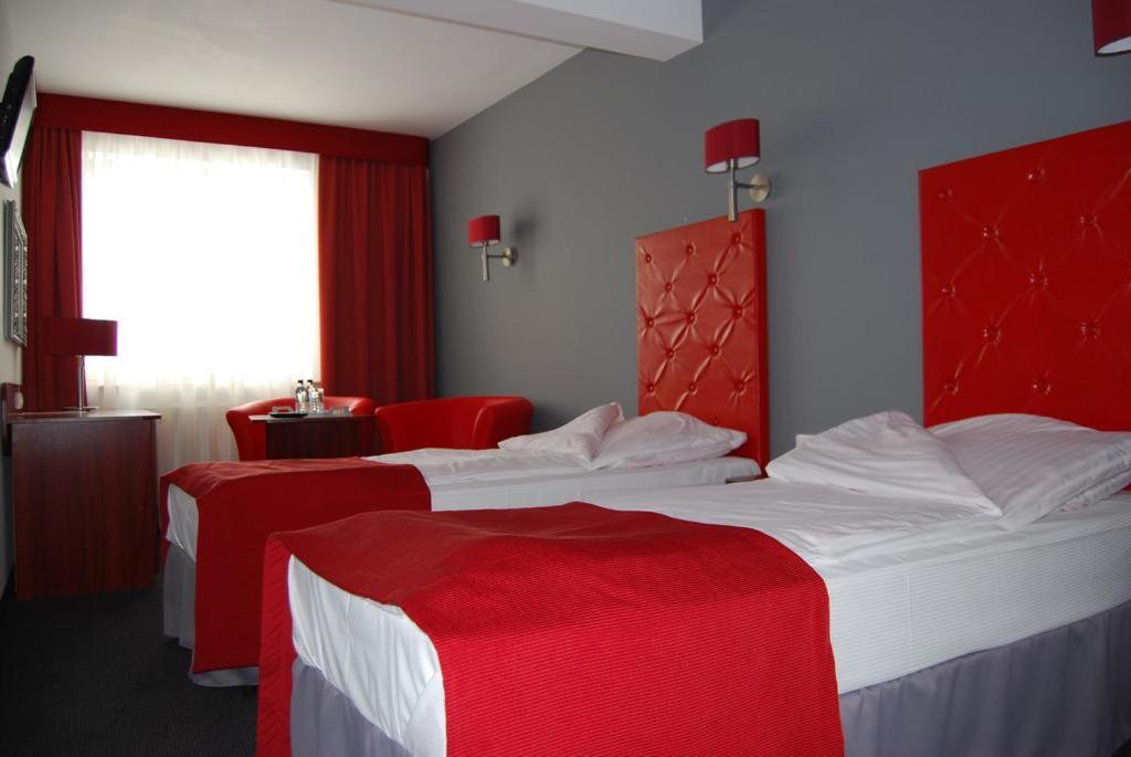 Amigo Hotel Sulejowek Bagian luar foto